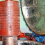 Rotor motor được đưa dần vào lò sấy